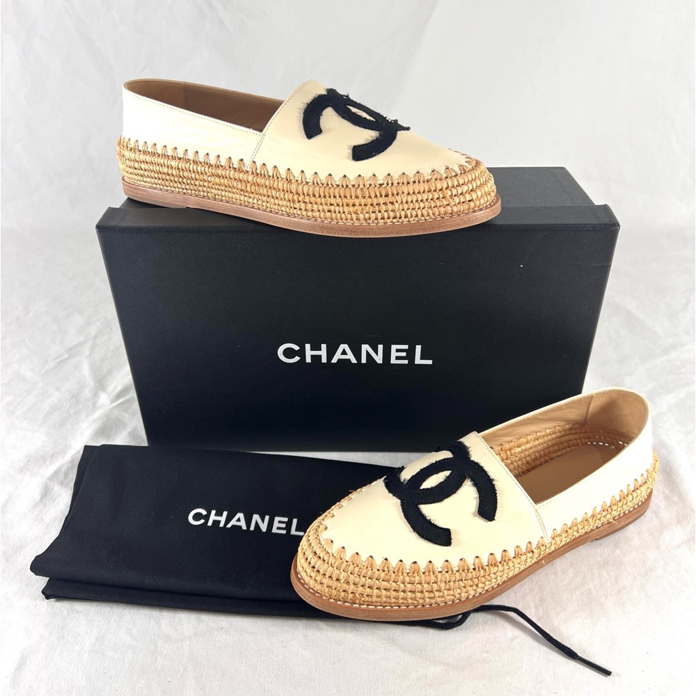 CHANEL Ivory/Black Lambskin Double CC Espadrilles EU 36C US6 Made in Spain